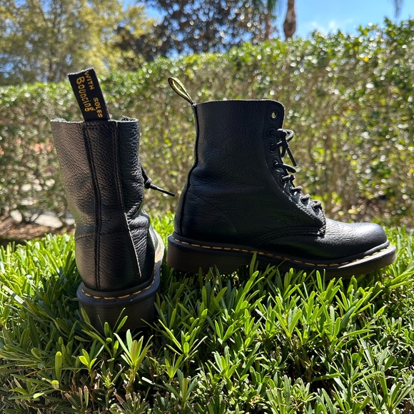 Dr. Martens boots. Women size 7. Good condition . - Picture 3 of 4